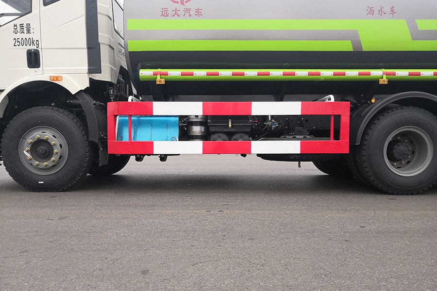 16方灑水車YYD5252GSSCA6(左防護(hù))