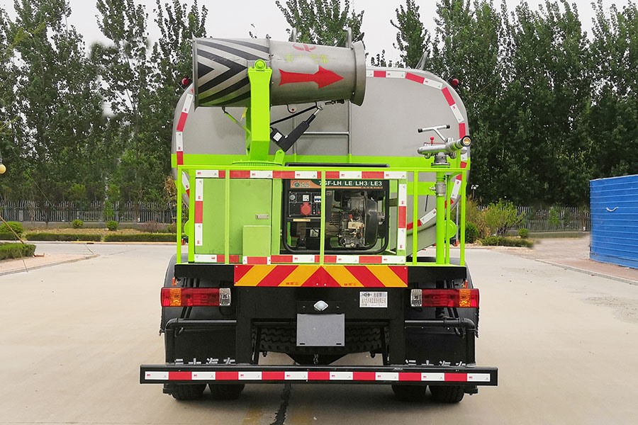 10方綠化噴灑車YYD5180GPSC6(正后)