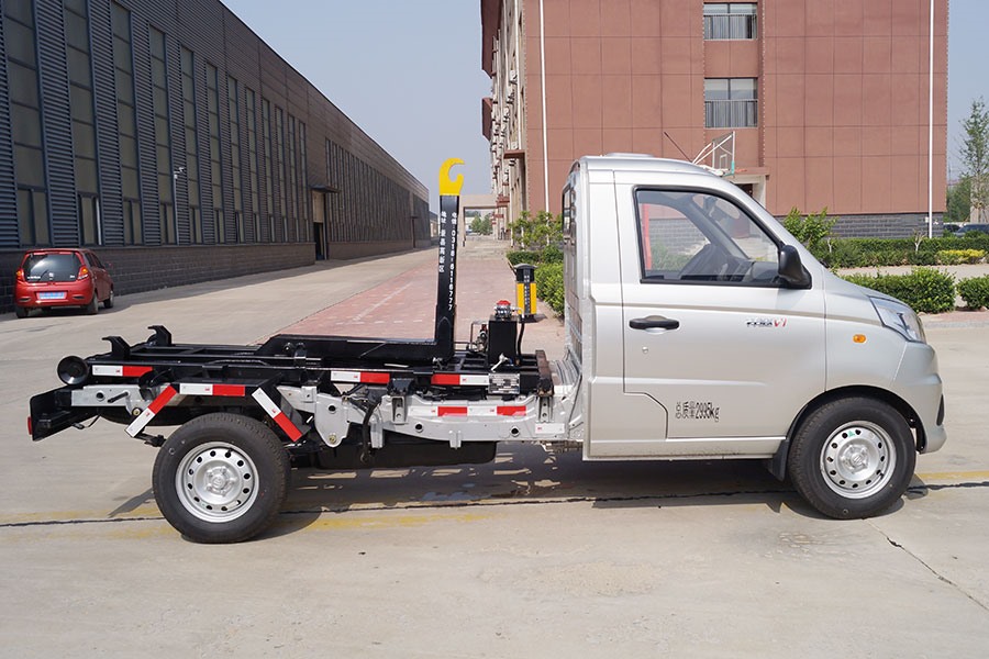 1噸車(chē)廂可卸式垃圾車(chē)YYD5030ZXXB6(正右)