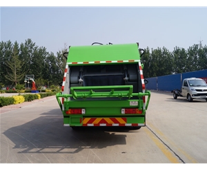 純電動壓縮式垃圾車 YYD5120ZYSCBEV(正后)